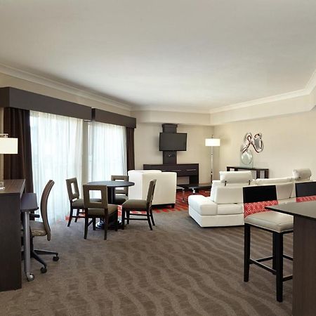 Holiday Inn Express & Suites Naples Downtown - 5Th Avenue, An Ihg Hotel Extérieur photo