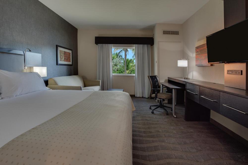 Holiday Inn Express & Suites Naples Downtown - 5Th Avenue, An Ihg Hotel Extérieur photo