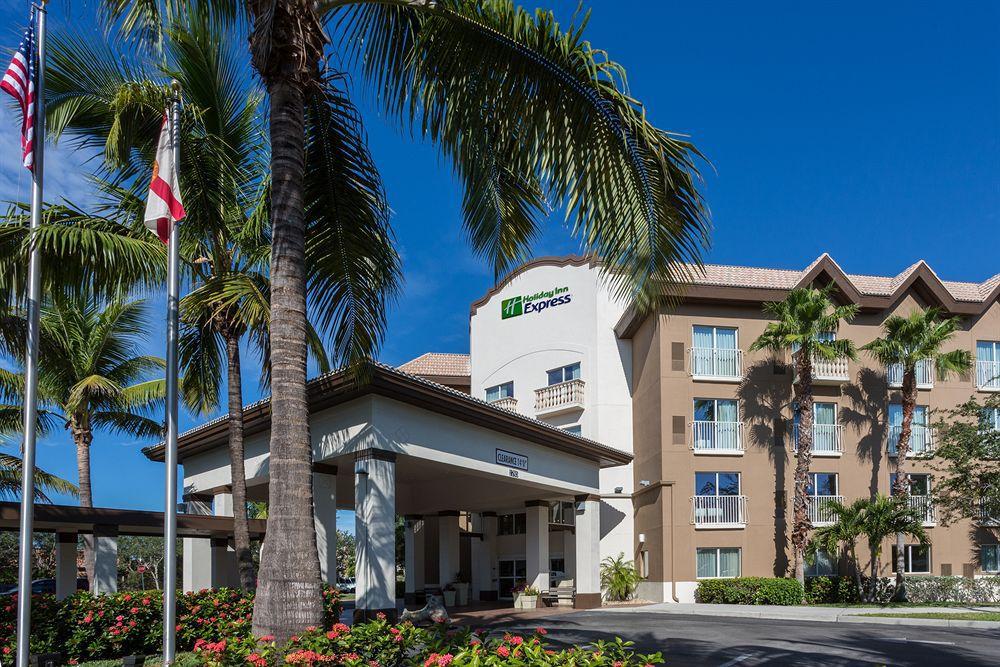 Holiday Inn Express & Suites Naples Downtown - 5Th Avenue, An Ihg Hotel Extérieur photo