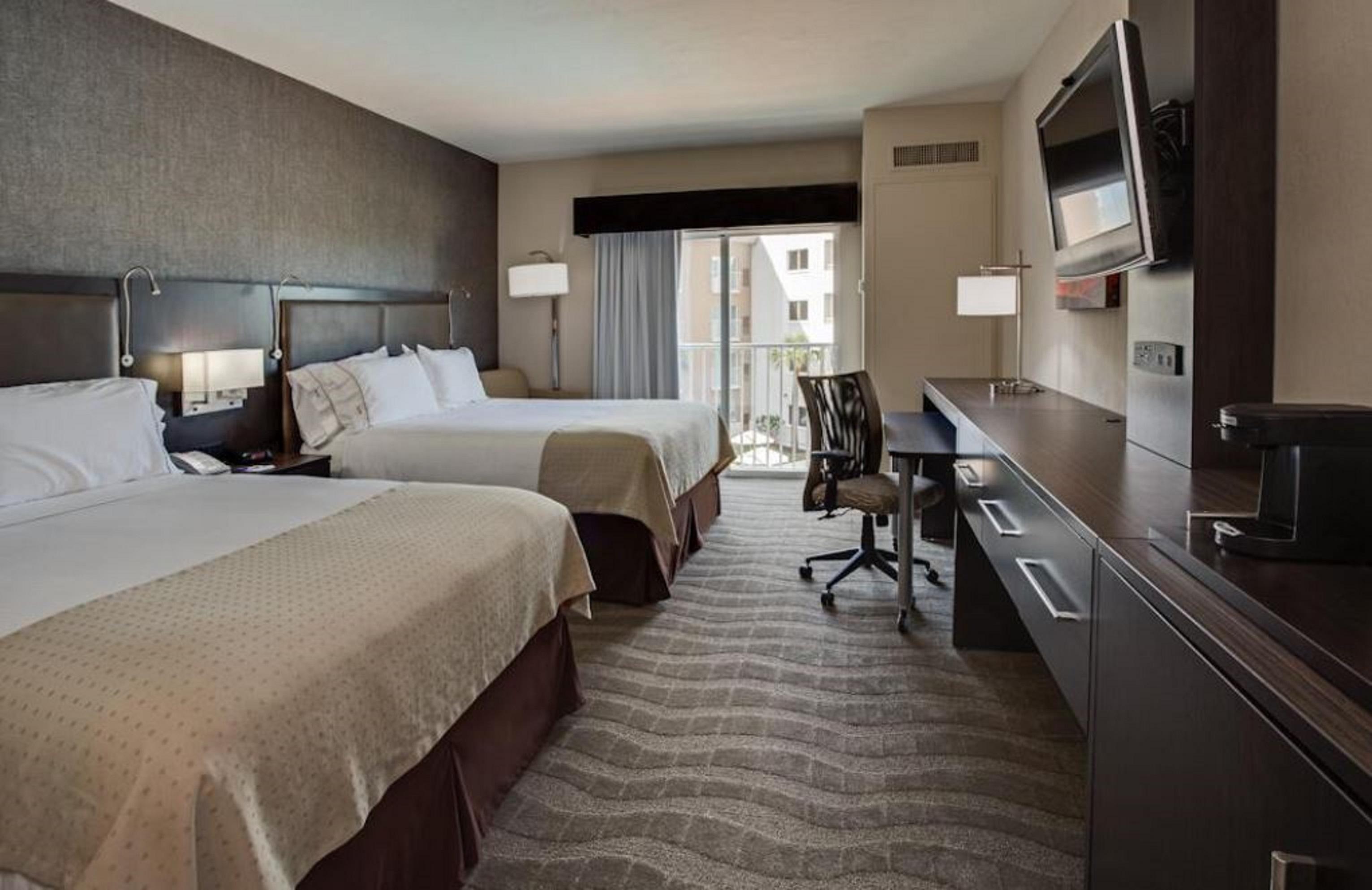 Holiday Inn Express & Suites Naples Downtown - 5Th Avenue, An Ihg Hotel Extérieur photo