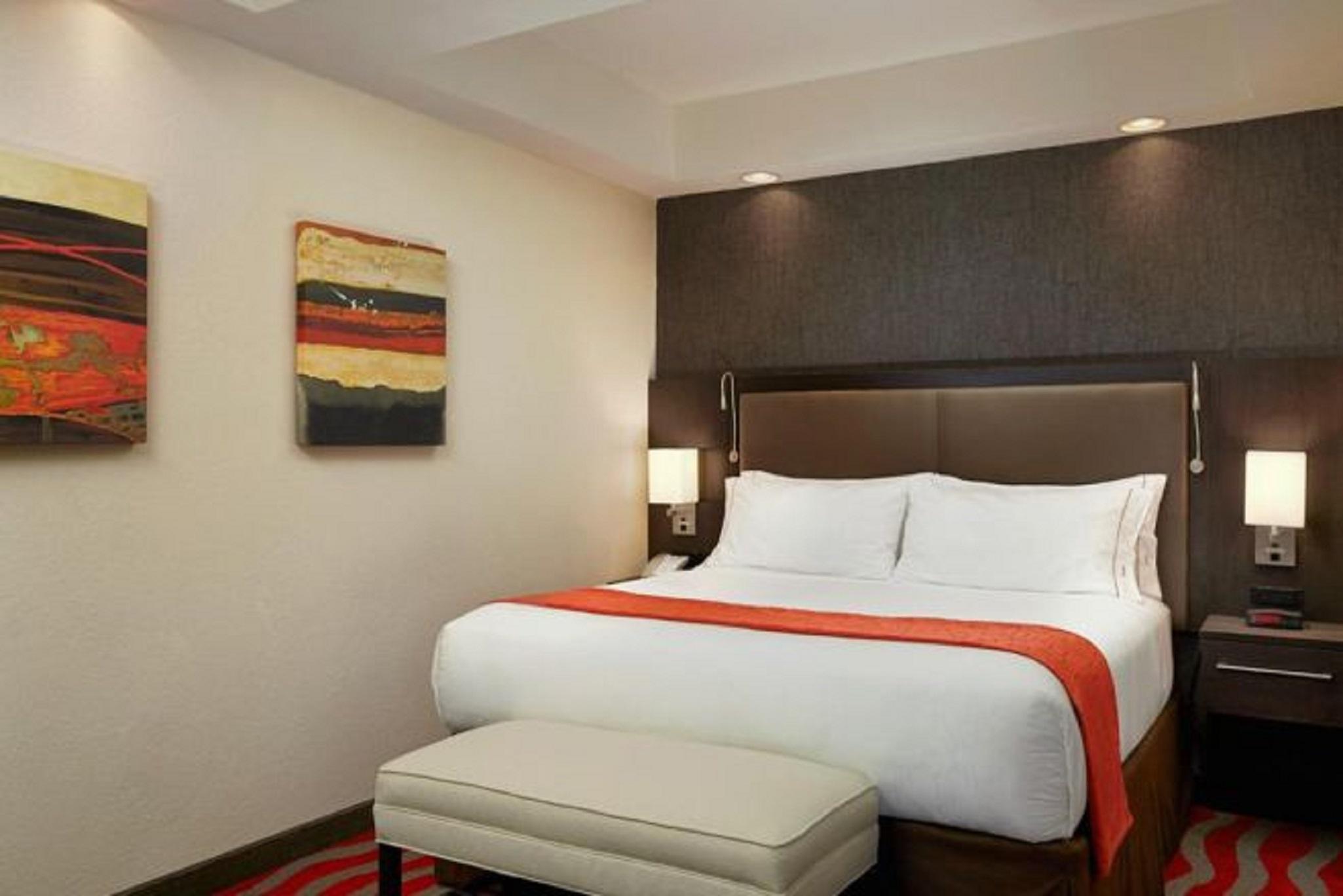 Holiday Inn Express & Suites Naples Downtown - 5Th Avenue, An Ihg Hotel Extérieur photo